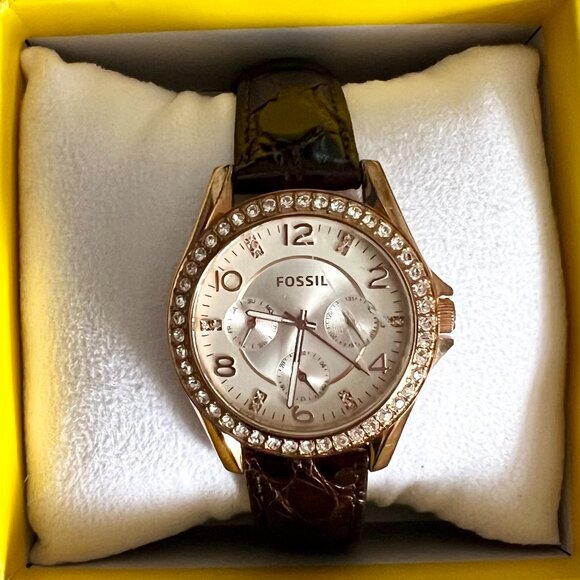 Fossil Women's Riley Quartz Stainless Steel and Leather Multifunction Watch - Picture 2 of 11